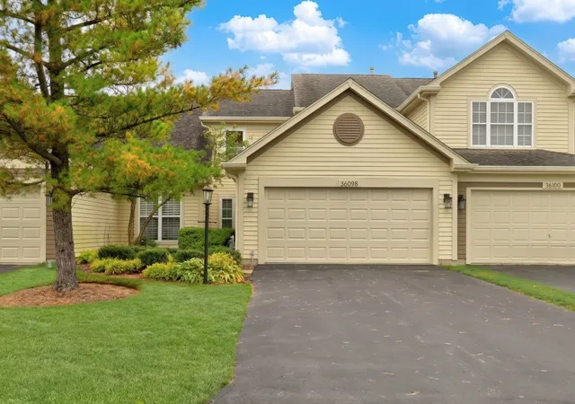 Townhouse for sale at 36098 N New Brg Ct, Gurnee, IL 60031 | MLS# 12787458