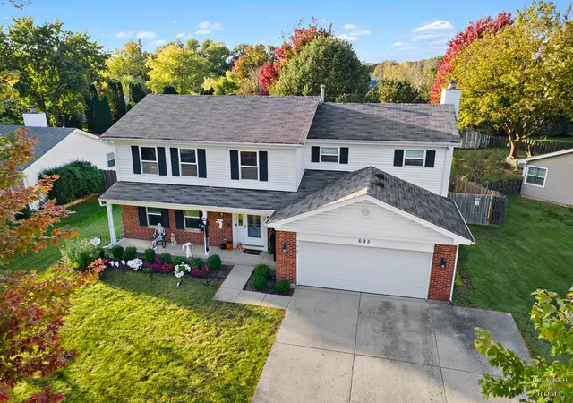 Photo 1 of Single family home for sale at 695 Fox Run Ln, Algonquin, IL 60102 | MLS# 12787464 | Listing updated on 2026-10-22