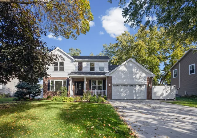 Single family home for sale at 7517 Main St, Darien, IL 60561 | MLS# 12787471