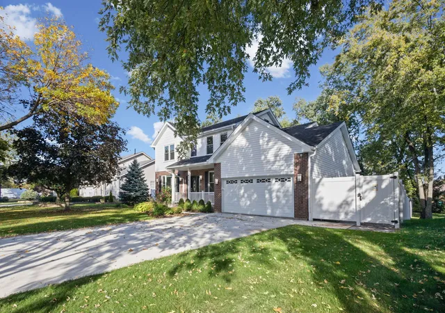 Photo 2 of Single family home for sale at 7517 Main St, Darien, IL 60561 | MLS# 12787471 | Listing updated on 2026-10-22