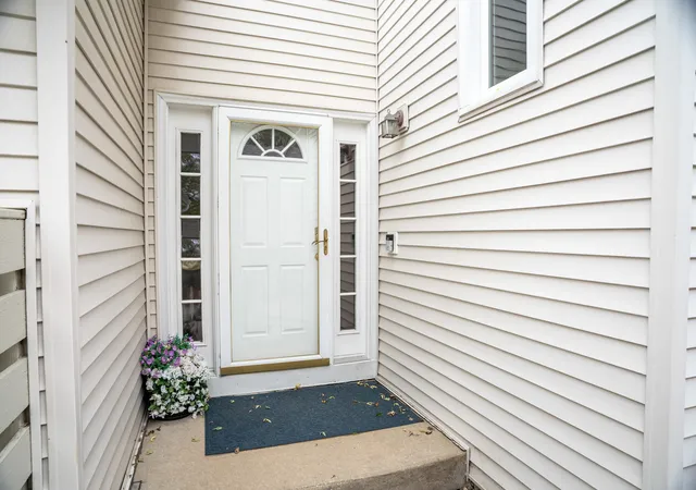 Photo 1 of Townhouse for sale at 3076 Parkwild Dr, Bettendorf, IA 52722 | MLS# 12787472 | Listing updated on 2026-10-20
