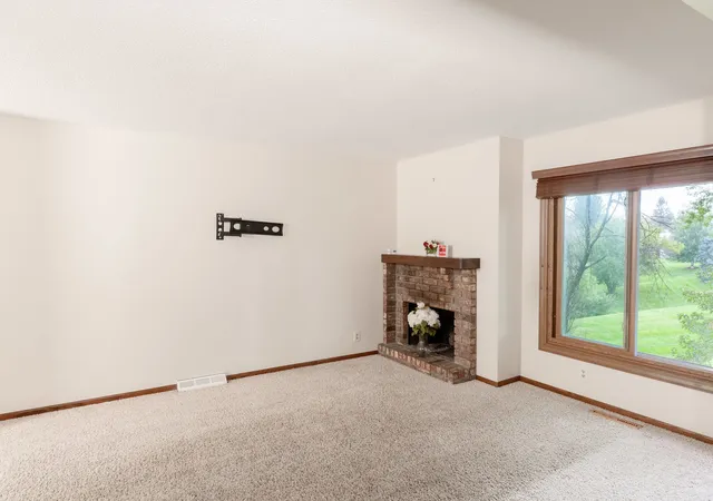 Photo 4 of Townhouse for sale at 3076 Parkwild Dr, Bettendorf, IA 52722 | MLS# 12787472 | Listing updated on 2026-10-20