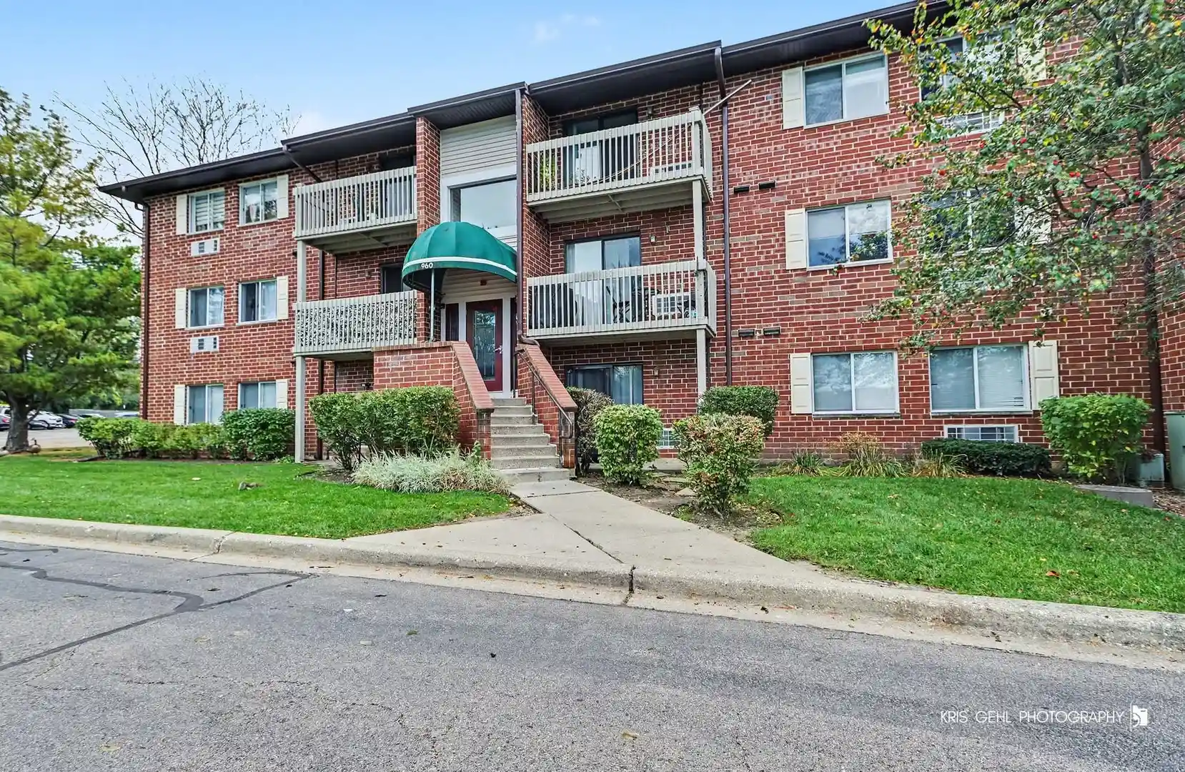 Listing Photo 1 - Condo for sale in 960 N Lakeside Dr located at 960 N Lakeside Dr, Vernon Hills, IL 60061 - Unit #2-A