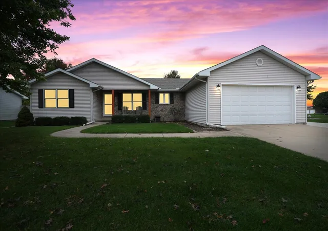 Photo 1 of Single family home for sale at 802 Platt Way, Hudson, IL 61748 | MLS# 12787483 | Listing updated on 2026-10-23