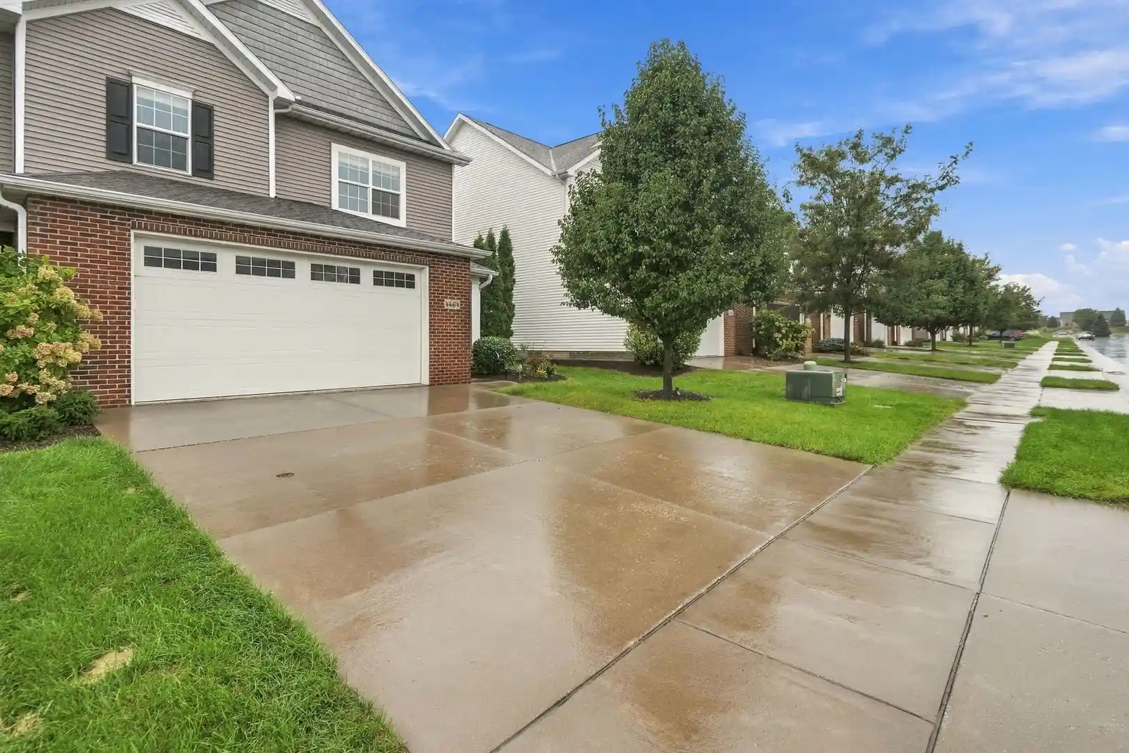 Listing Photo 2 - Condo for sale in 4464 Slate Creek Dr located at 4464 Slate Creek Dr, Bettendorf, IA 52722 - Unit 4464 Slate Crk Dr