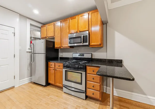 Listing Photo 4 - Condo for sale in building located at 3257 W Olive Ave, Chicago, IL 60659 - Unit #1E