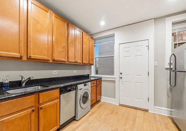 Listing Photo 5 - Condo for sale in building located at 3257 W Olive Ave, Chicago, IL 60659 - Unit #1E
