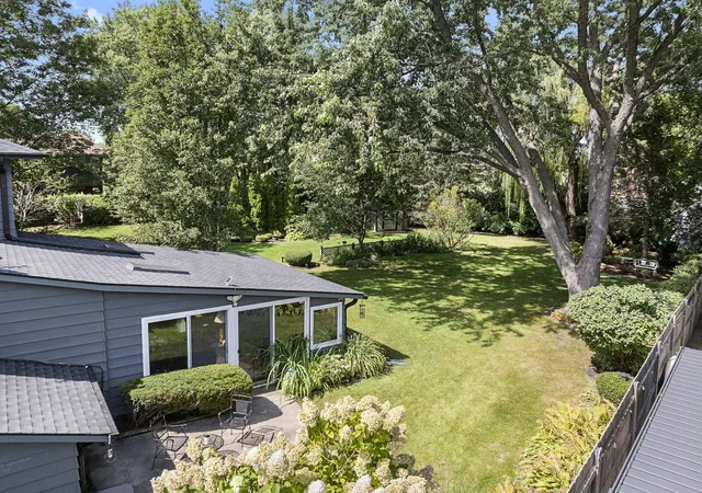 Photo 3 of Single family home for sale at 402 Minnaqua Dr, Prospect Heights, IL 60070 | MLS# 12787508 | Listing updated on 2026-10-29