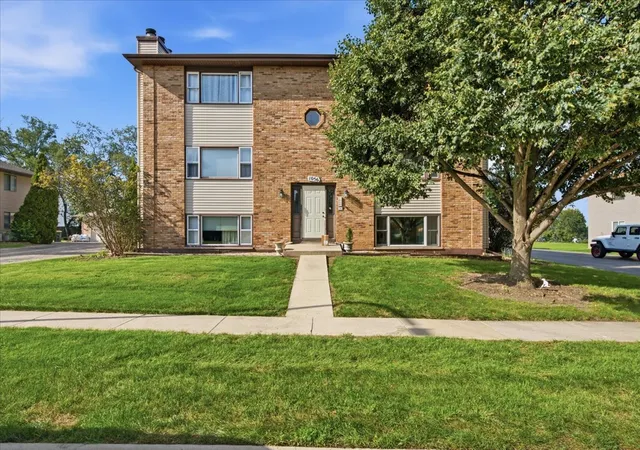 Condo for sale at 1056 Manchester Ct #F, South Elgin, IL 60177 | MLS# 12787509