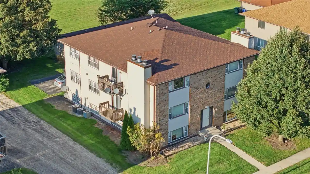 Listing Photo 23 - Condo for sale in 1056 Manchester Ct located at 1056 Manchester Ct, South Elgin, IL 60177 - Unit 1056 Manchester Ct