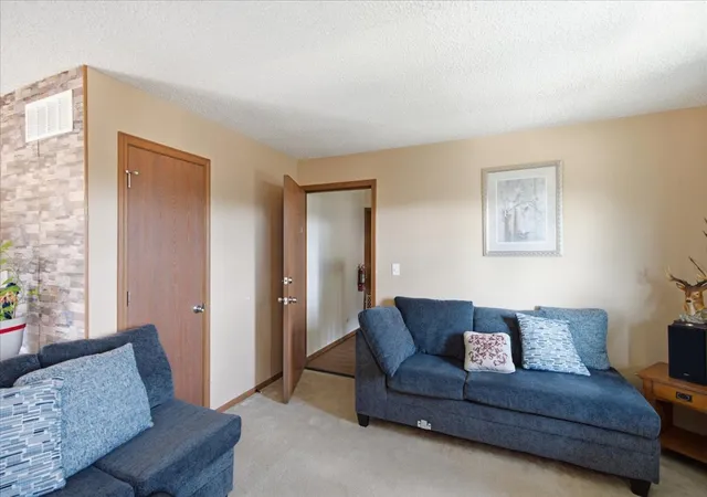 Listing Photo 4 - Condo for sale in building located at 1056 Manchester Ct, South Elgin, IL 60177 - Unit #F
