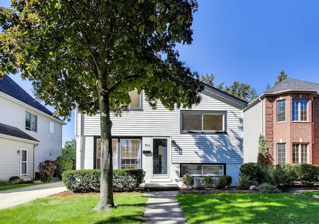 Photo 1 of Single family home for sale at 754 S Saylor Ave, Elmhurst, IL 60126 | MLS# 12787532 | Listing updated on 2026-10-20
