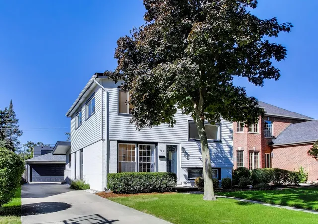 Photo 2 of Single family home for sale at 754 S Saylor Ave, Elmhurst, IL 60126 | MLS# 12787532 | Listing updated on 2026-10-20