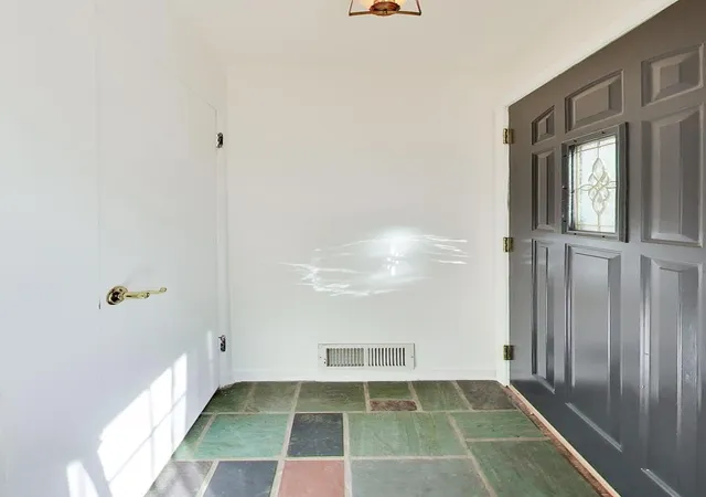 Photo 3 of Single family home for sale at 754 S Saylor Ave, Elmhurst, IL 60126 | MLS# 12787532 | Listing updated on 2026-10-20