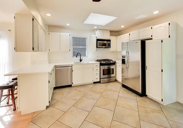 Photo 3 of Single family home for sale at 754 S Saylor Ave, Elmhurst, IL 60126 | MLS# 12787532 | Listing updated on 2026-10-20