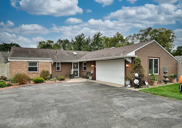Single family home for sale at 116 Stoneham Ct, Bolingbrook, IL 60440 | MLS# 12787542