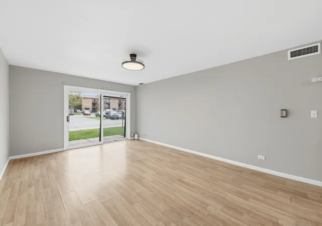 Photo 4 of Condo for sale at 2000 Bayside Dr #114, Palatine, IL 60074 | MLS# 12787559 | Listing updated on 2026-10-22