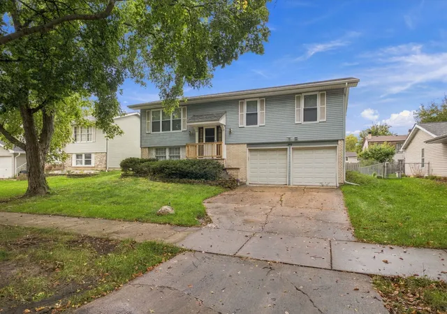 Photo 2 of Single family home for sale at 149 S Lancaster Dr, Bolingbrook, IL 60440 | MLS# 12787568 | Listing updated on 2026-10-23