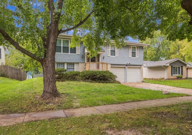 Photo 3 of Single family home for sale at 149 S Lancaster Dr, Bolingbrook, IL 60440 | MLS# 12787568 | Listing updated on 2026-10-23