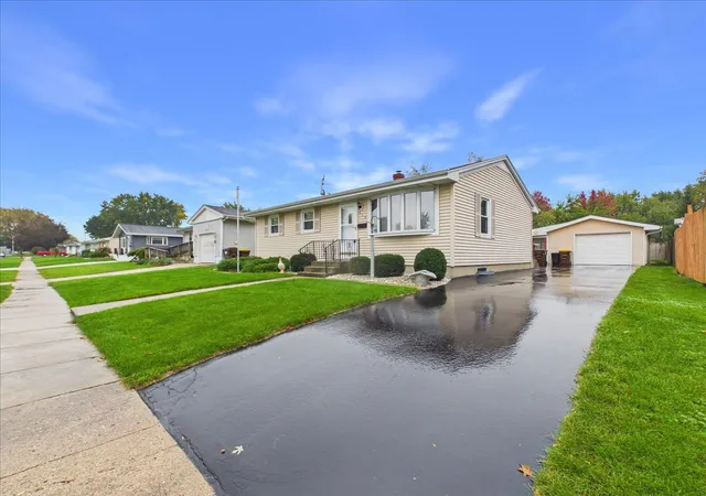 Photo 3 of Sale Pending at 415 E 8th Street, Belvidere, IL 61008 | MLS# 12787574 | Listing updated on 2026-10-22