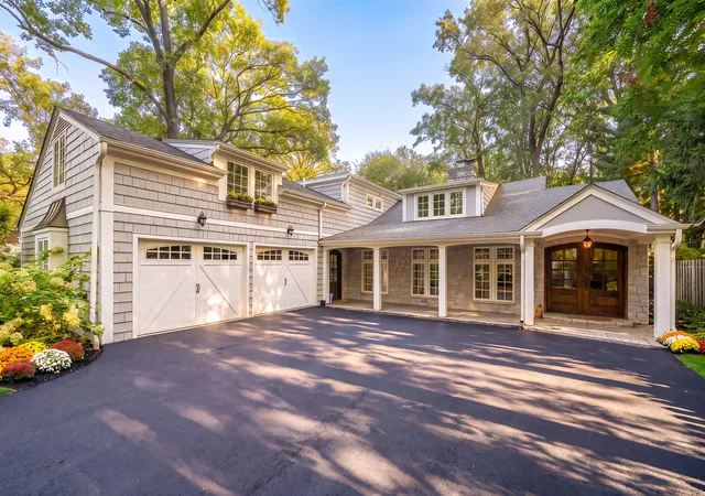 Photo 1 of Single family home for sale at 1040 S Green Bay Rd, Lake Forest, IL 60045 | MLS# 12787578 | Listing updated on 2026-10-21