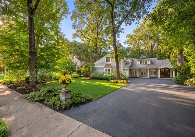 Photo 3 of Single family home for sale at 1040 S Green Bay Rd, Lake Forest, IL 60045 | MLS# 12787578 | Listing updated on 2026-10-21