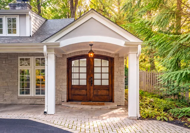 Photo 4 of Single family home for sale at 1040 S Green Bay Rd, Lake Forest, IL 60045 | MLS# 12787578 | Listing updated on 2026-10-21