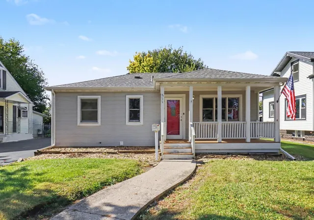 Single family home for sale at 511 Cornelia St, Joliet, IL 60435 | MLS# 12787584