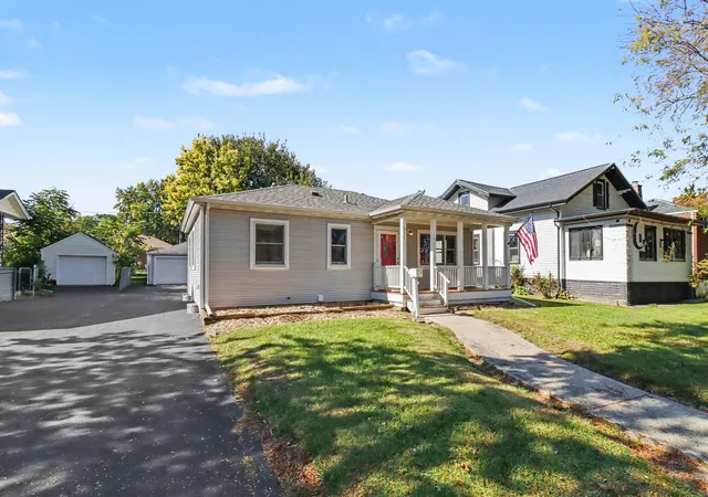 Photo 2 of Single family home for sale at 511 Cornelia St, Joliet, IL 60435 | MLS# 12787584 | Listing updated on 2026-10-21