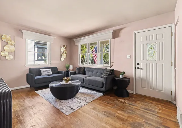 Photo 3 of Single family home for sale at 511 Cornelia St, Joliet, IL 60435 | MLS# 12787584 | Listing updated on 2026-10-21