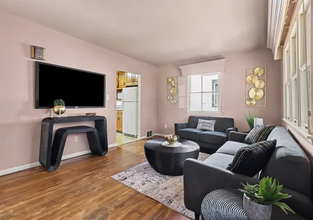 Photo 4 of Single family home for sale at 511 Cornelia St, Joliet, IL 60435 | MLS# 12787584 | Listing updated on 2026-10-21