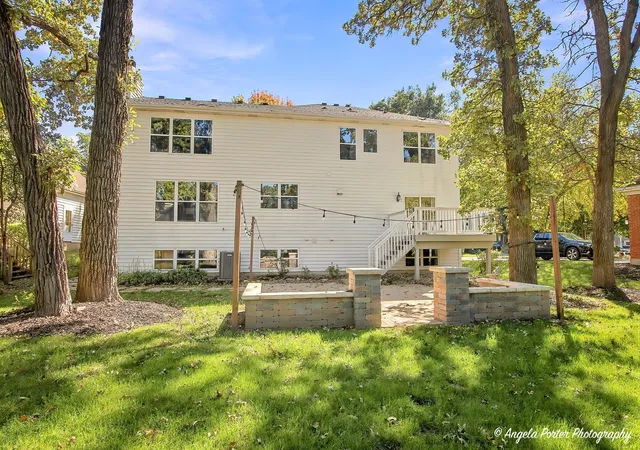 Photo 3 of Single family home for sale at 606 Barberry Trl, Fox River Grove, IL 60021 | MLS# 12787600 | Listing updated on 2026-10-22