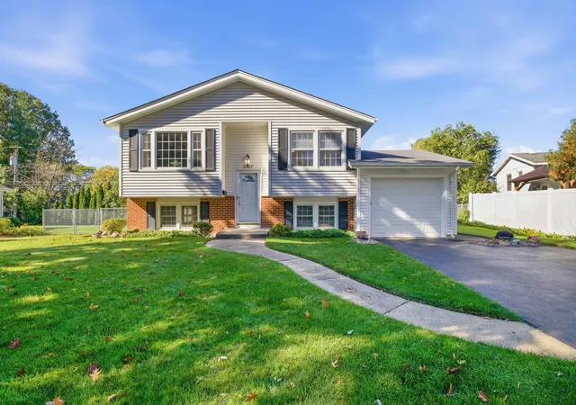 Single family home for sale at 3207 Oriole Ln, Rolling Meadows, IL 60008 | MLS# 12787609