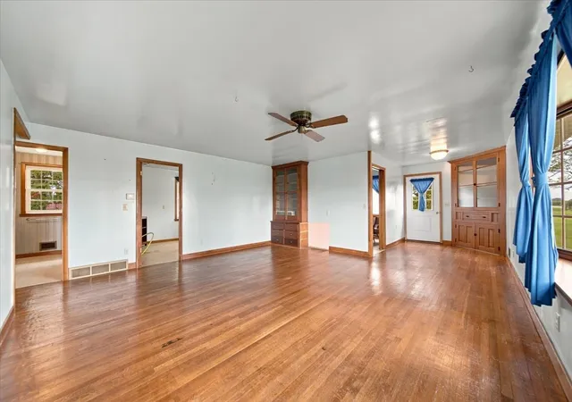 Photo 4 of Single family home for sale at 9896 Lincoln Rd, Morrison, IL 61270 | MLS# 12787625 | Listing updated on 2026-10-20