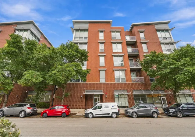 Photo 1 of Condo for sale at 2035 S Indiana Ave #211, Chicago, IL 60616 | MLS# 12787628 | Listing updated on 2026-10-22