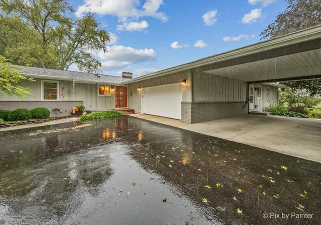 Single family home for sale at 1070 Rose Ct, Woodstock, IL 60098 | MLS# 12787633