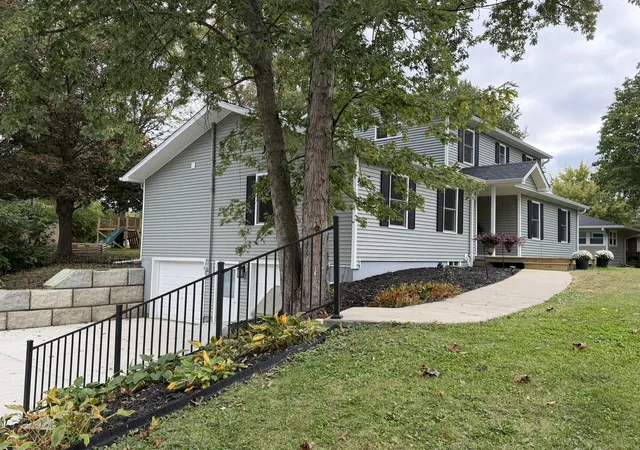 Photo 1 of Single family home for sale at 235 Park Crst Dr, Freeport, IL 61032 | MLS# 12787636 | Listing updated on 2026-10-22