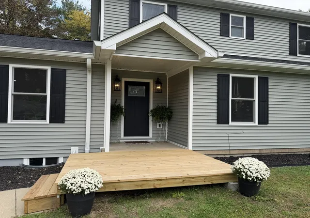Photo 2 of Single family home for sale at 235 Park Crst Dr, Freeport, IL 61032 | MLS# 12787636 | Listing updated on 2026-10-22