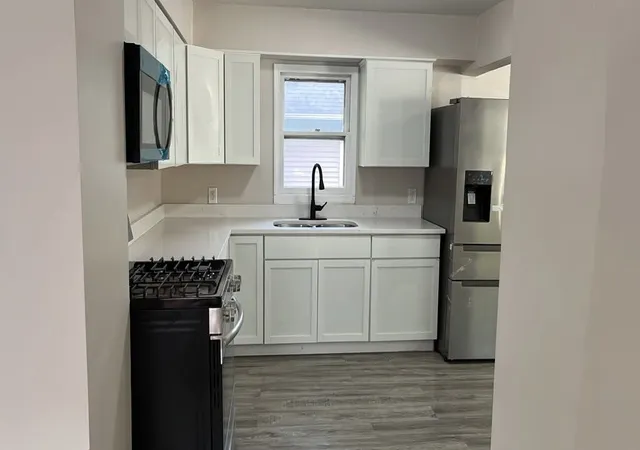 Photo 2 of Single family home for sale at 139 N Calhoun St, Aurora, IL 60505 | MLS# 12787641 | Listing updated on 2026-10-20