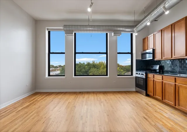 Listing Photo 5 - Condo for sale in building located at 4715 N Racine Ave, Chicago, IL 60640 - Unit #502