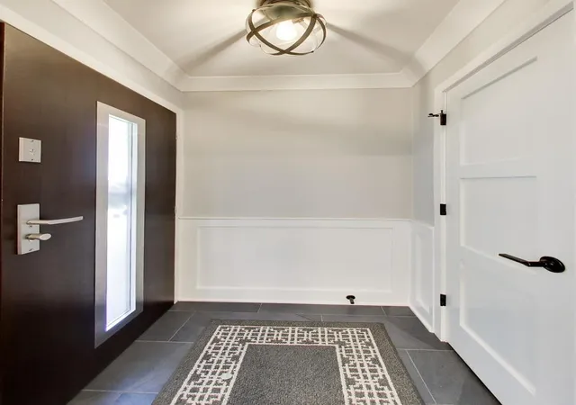 Photo 3 of Single family home for sale at 517 S Pine St, Mount Prospect, IL 60056 | MLS# 12787676 | Listing updated on 2026-10-23
