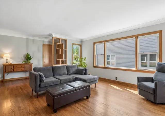 Photo 4 of Single family home for sale at 400 Addison Rd, Riverside, IL 60546 | MLS# 12787688 | Listing updated on 2026-10-22