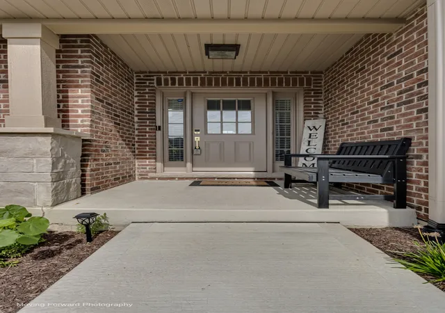 Photo 3 of Townhouse for sale at 8918 Buffington Breakwater Dr, Frankfort, IL 60423 | MLS# 12787692 | Listing updated on 2026-10-22