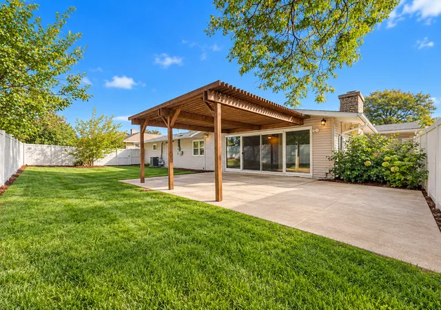 Photo 1 of Single family home for sale at 1210 S Homestead Ave, Freeport, IL 61032 | MLS# 12787701 | Listing updated on 2026-10-22