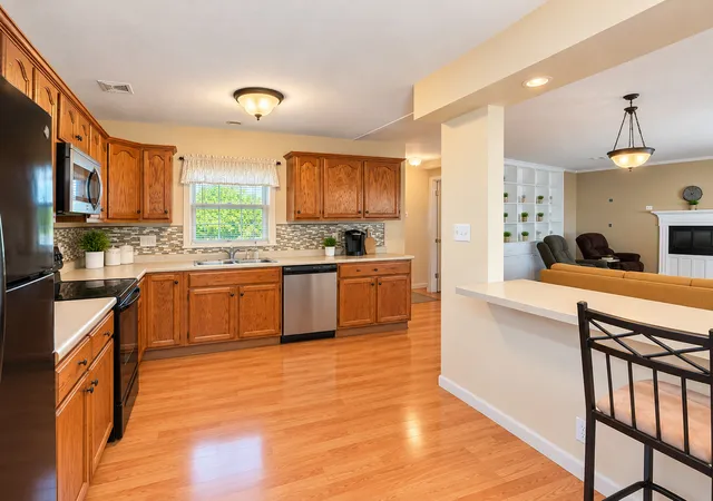 Photo 3 of Single family home for sale at 1210 S Homestead Ave, Freeport, IL 61032 | MLS# 12787701 | Listing updated on 2026-10-22