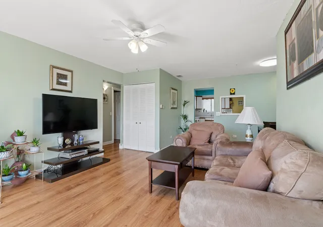 Photo 3 of Condo for sale at 612 Cobblestone Cir #E, Glenview, IL 60025 | MLS# 12787708 | Listing updated on 2026-10-22