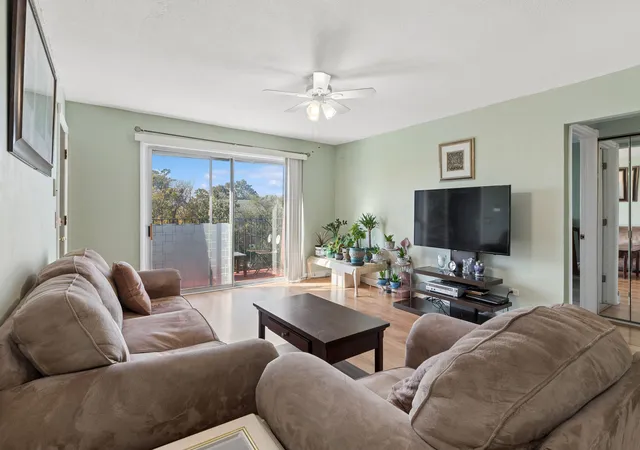 Photo 3 of Condo for sale at 612 Cobblestone Cir #E, Glenview, IL 60025 | MLS# 12787708 | Listing updated on 2026-10-22
