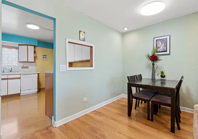 Photo 4 of Condo for sale at 612 Cobblestone Cir #E, Glenview, IL 60025 | MLS# 12787708 | Listing updated on 2026-10-22