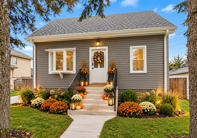 Single family home for sale at 11418 S Avon Ave, Alsip, IL 60803 | MLS# 12787716