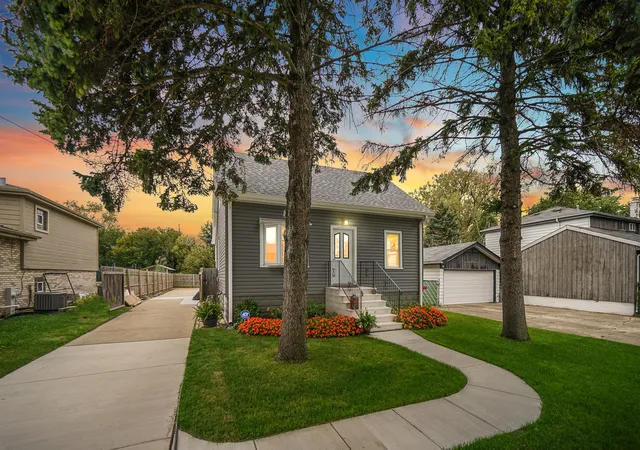 Photo 2 of Single family home for sale at 11418 S Avon Ave, Alsip, IL 60803 | MLS# 12787716 | Listing updated on 2026-10-24